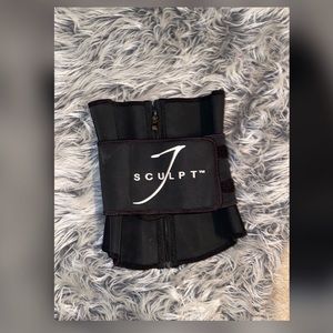 Black waist trainer from Jscuplt